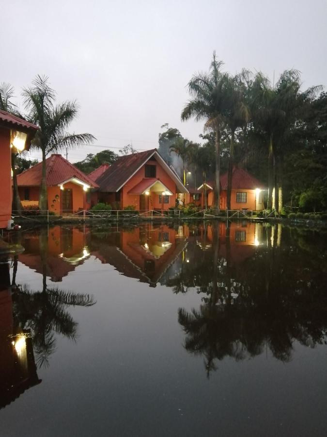 Cabanas Mountain River Lake Inn Nueva California 外观 照片