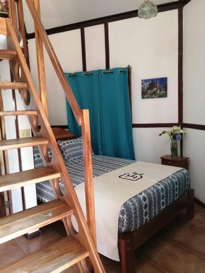 Cabanas Mountain River Lake Inn Nueva California 外观 照片