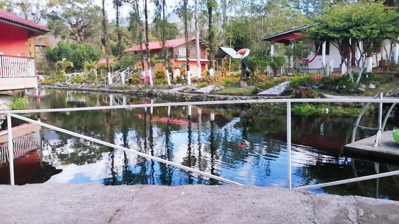 Cabanas Mountain River Lake Inn Nueva California 外观 照片